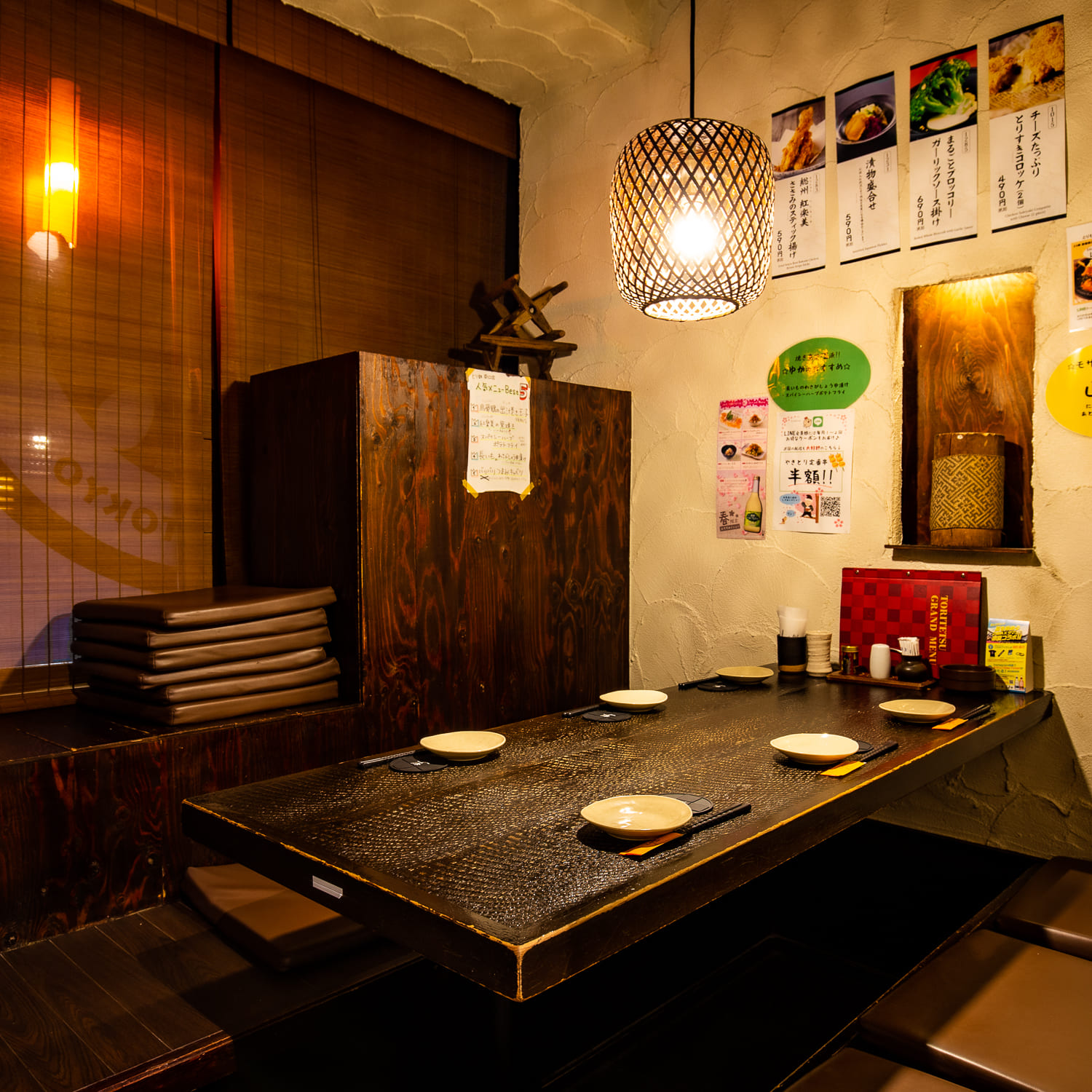 とり鉄 新宿南口店 公式 新宿駅南口近くの居酒屋で味わう美味しい 焼き鳥 と鶏料理